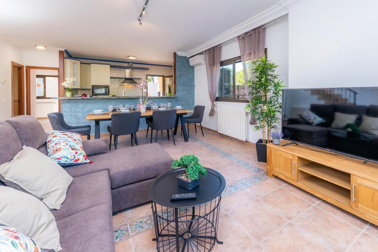 Casa Jordi Villa กันปิกาฟอร์ต ภายนอก รูปภาพ